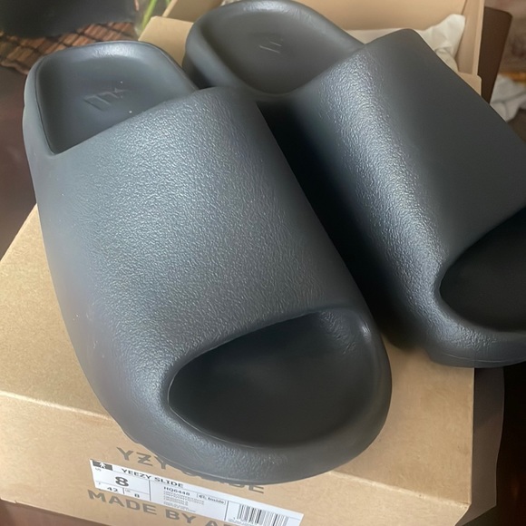 Onyx Yeezy Slides Size 8 NEW